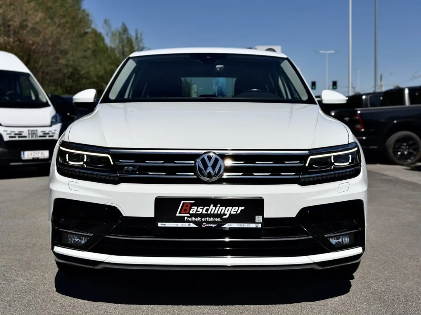 Volkswagen Tiguan R Line Paket Weiß - 2