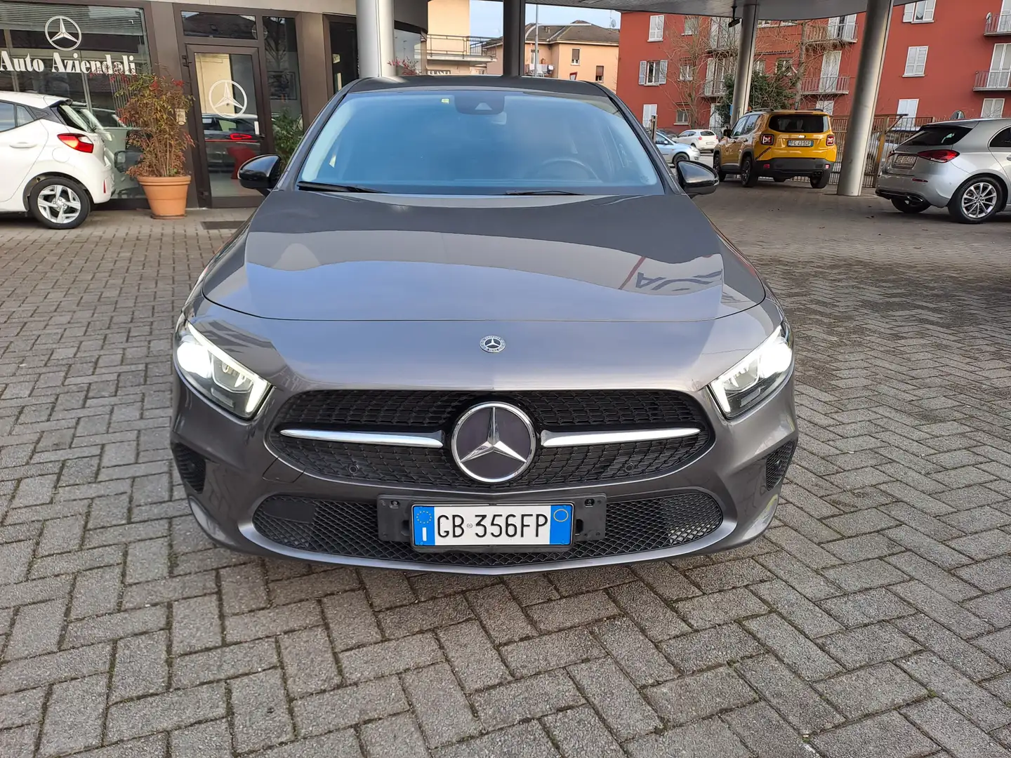 Mercedes-Benz A 200 d SPORT PLUS autom. Grigio - 1