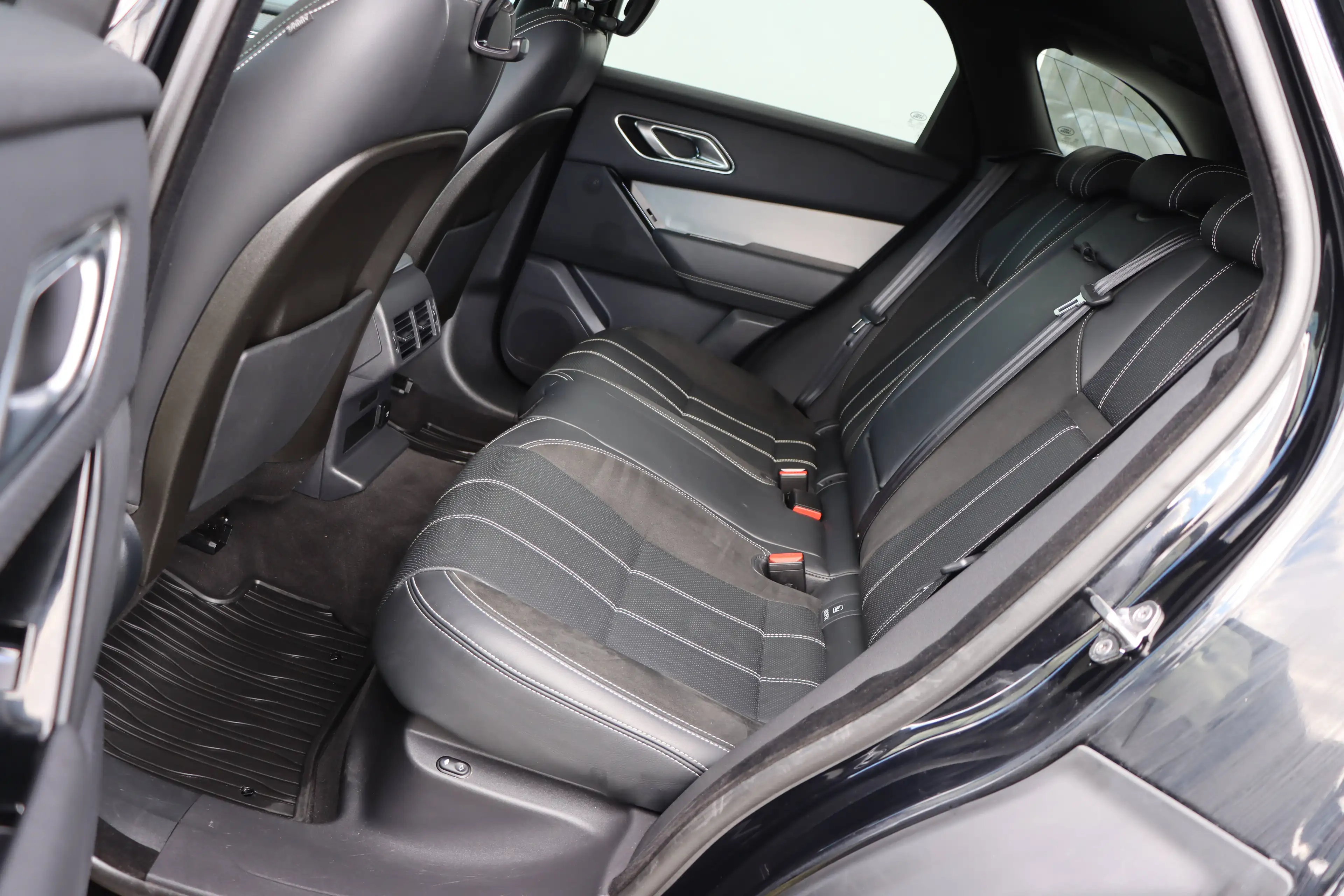 Land Rover Range Rover Velar R-Dynamic S | PANORAMA | LED | LEDER | — photo 12