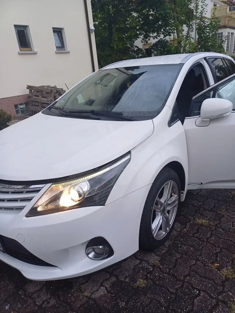 Toyota Avensis Combi 2.2 D-4D Life - 1