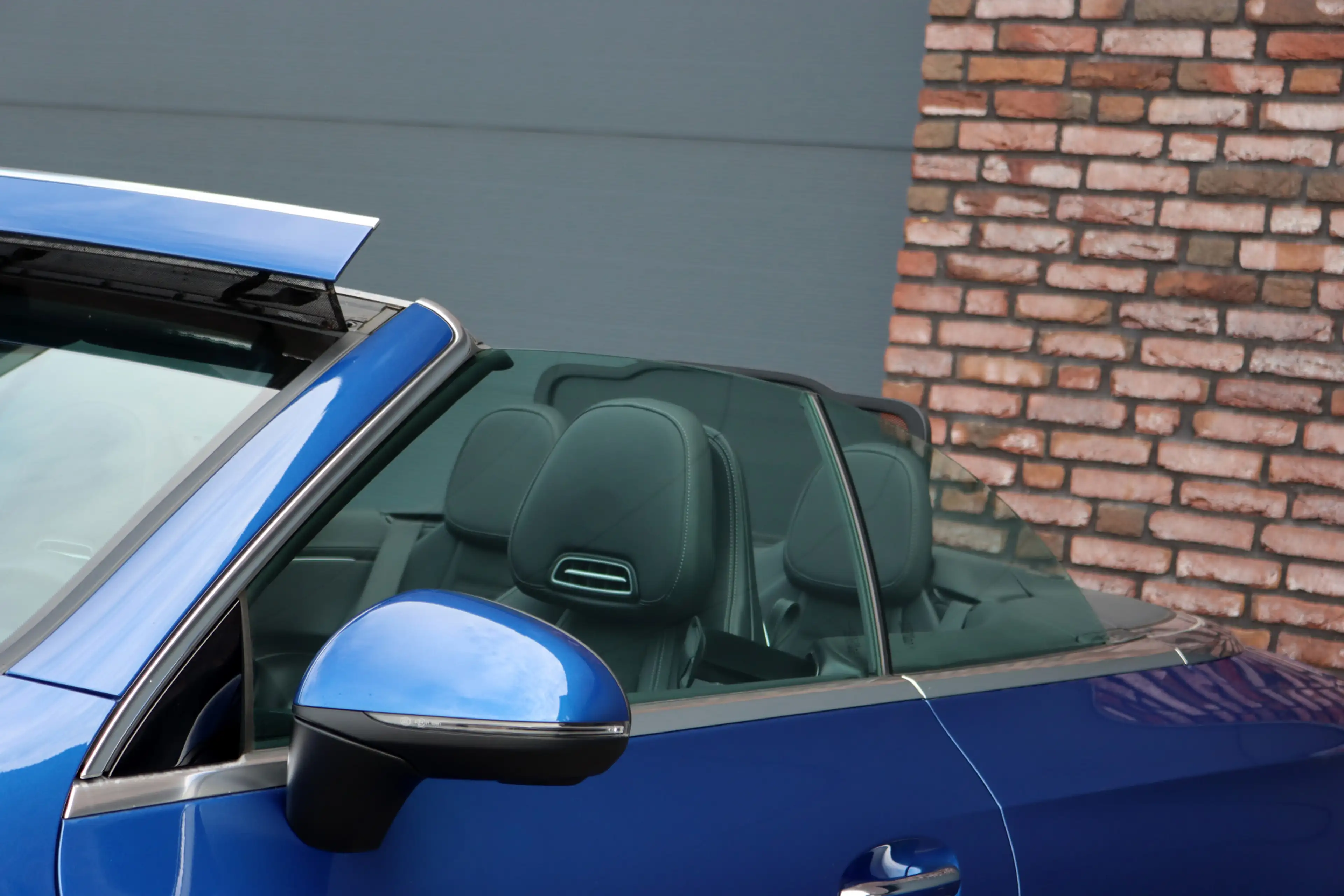 Mercedes-Benz CLE 200 Cabriolet AMG Line | Distronic | Airscarf | Memory — photo 18