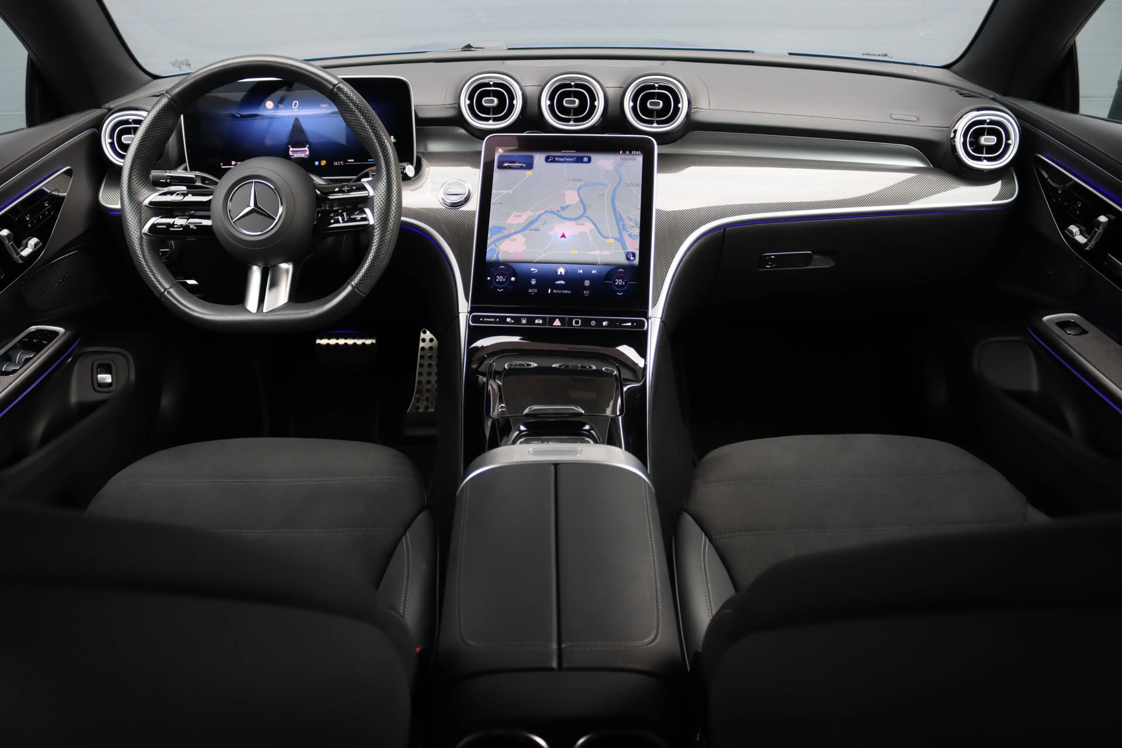 Mercedes-Benz CLE 200 Cabriolet AMG Line | Distronic | Airscarf | Memory — photo 4