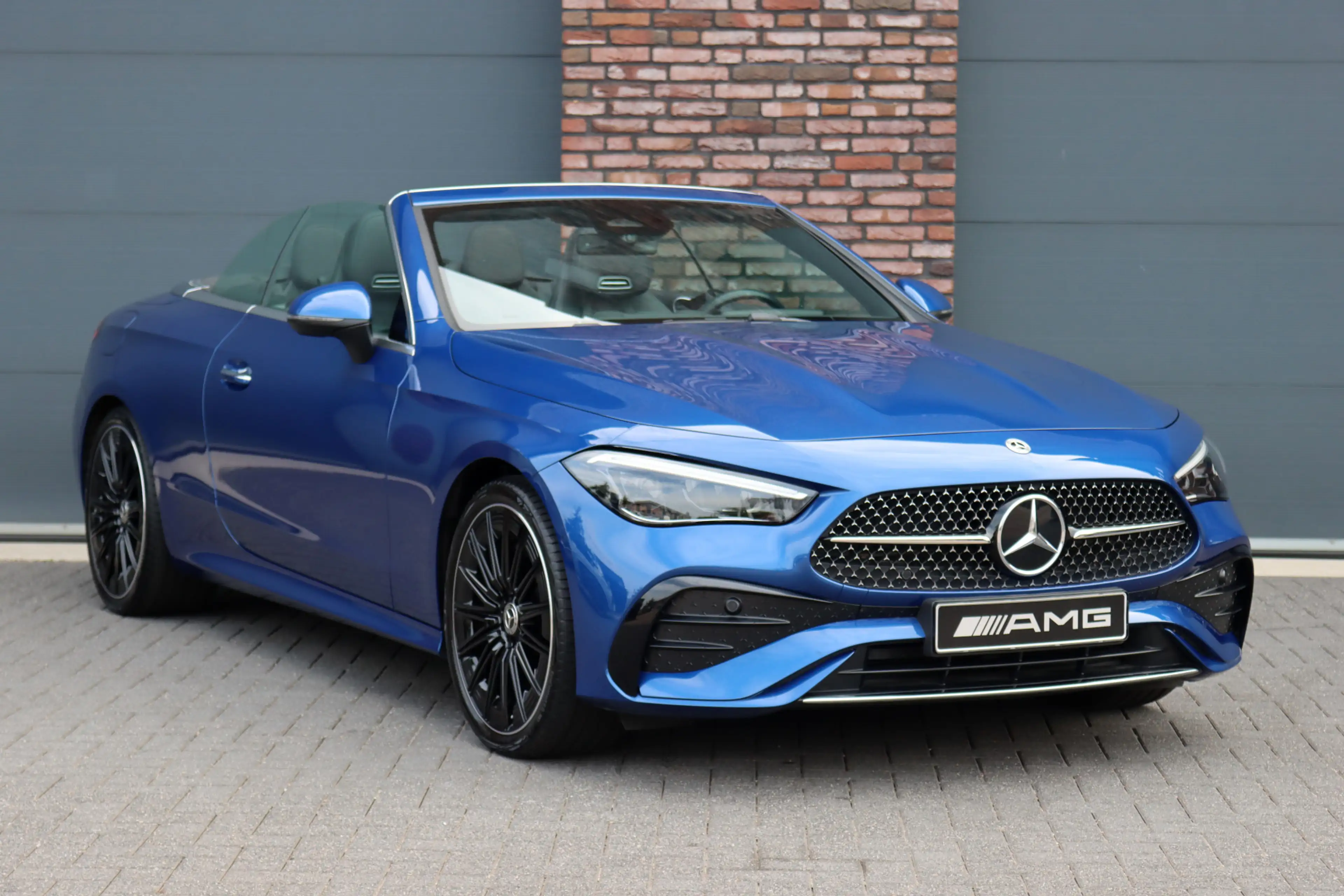 Mercedes-Benz CLE 200 Cabriolet AMG Line | Distronic | Airscarf | Memory — photo 5