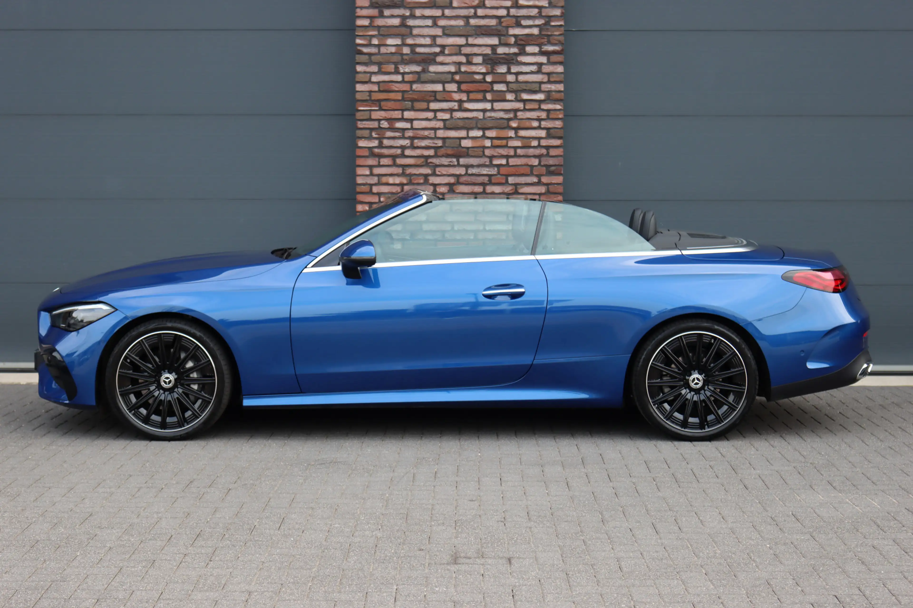 Mercedes-Benz CLE 200 Cabriolet AMG Line | Distronic | Airscarf | Memory — photo 11