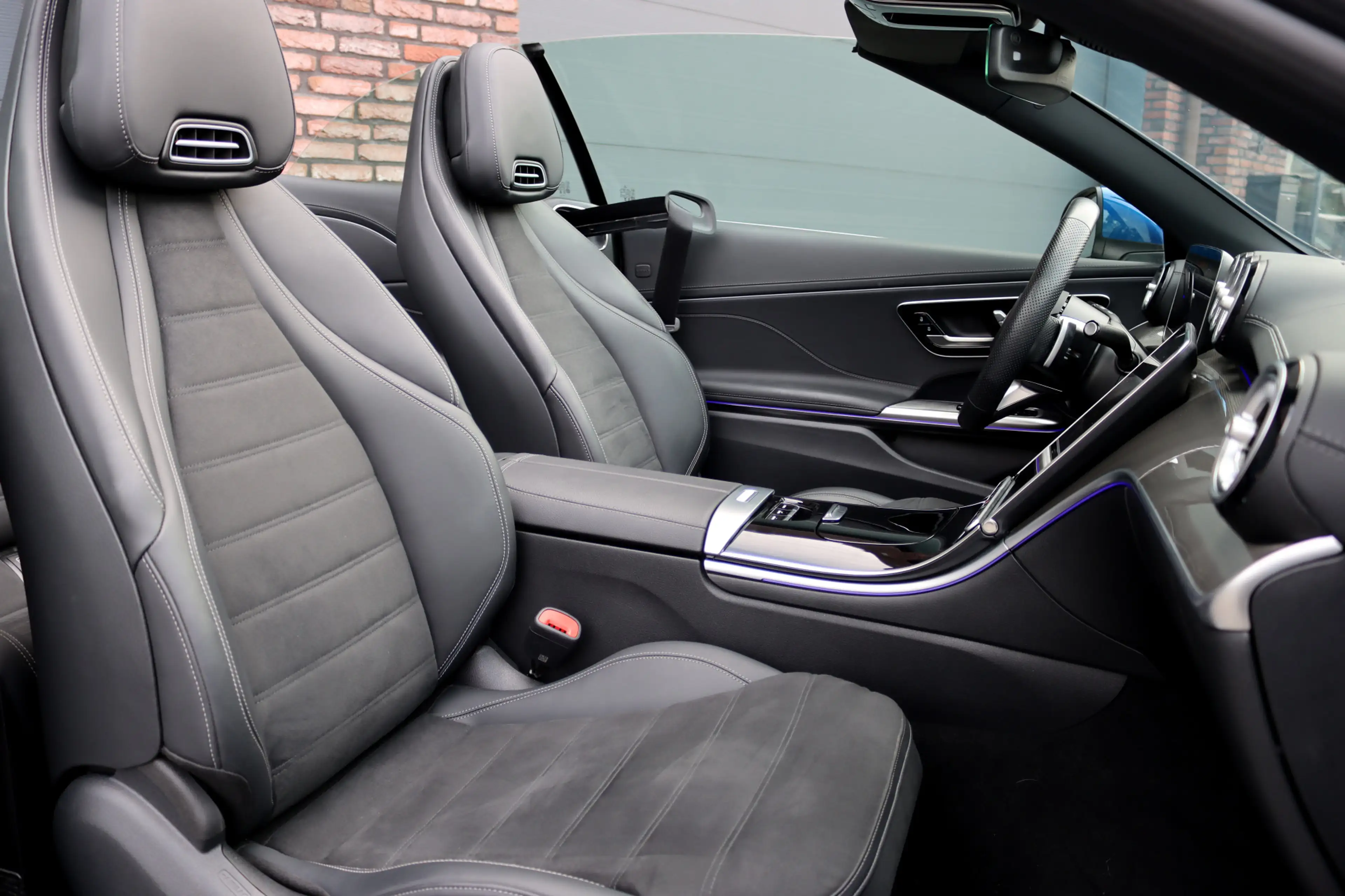 Mercedes-Benz CLE 200 Cabriolet AMG Line | Distronic | Airscarf | Memory — photo 6