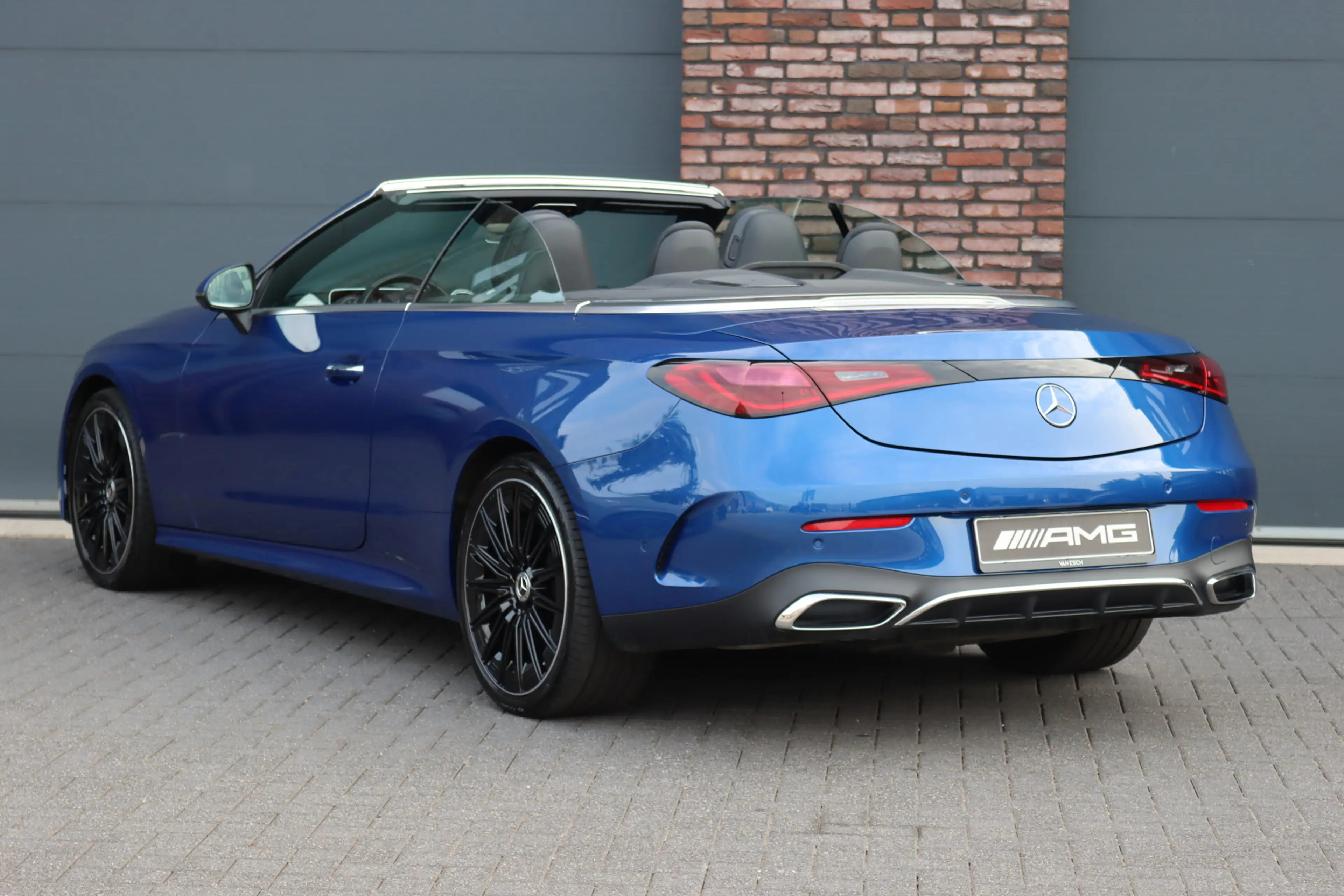 Mercedes-Benz CLE 200 Cabriolet AMG Line | Distronic | Airscarf | Memory — photo 7