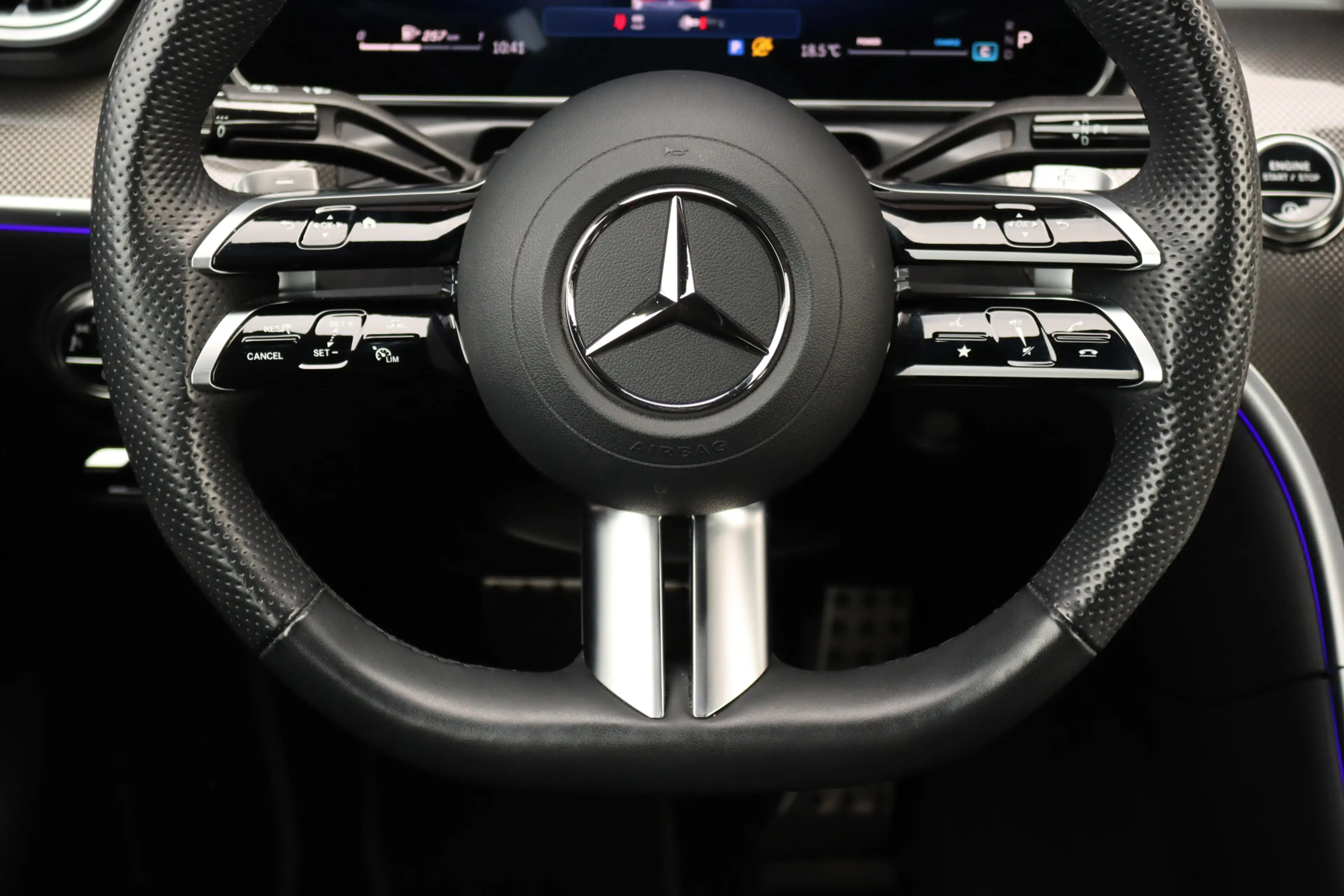 Mercedes-Benz CLE 200 Cabriolet AMG Line | Distronic | Airscarf | Memory — photo 26