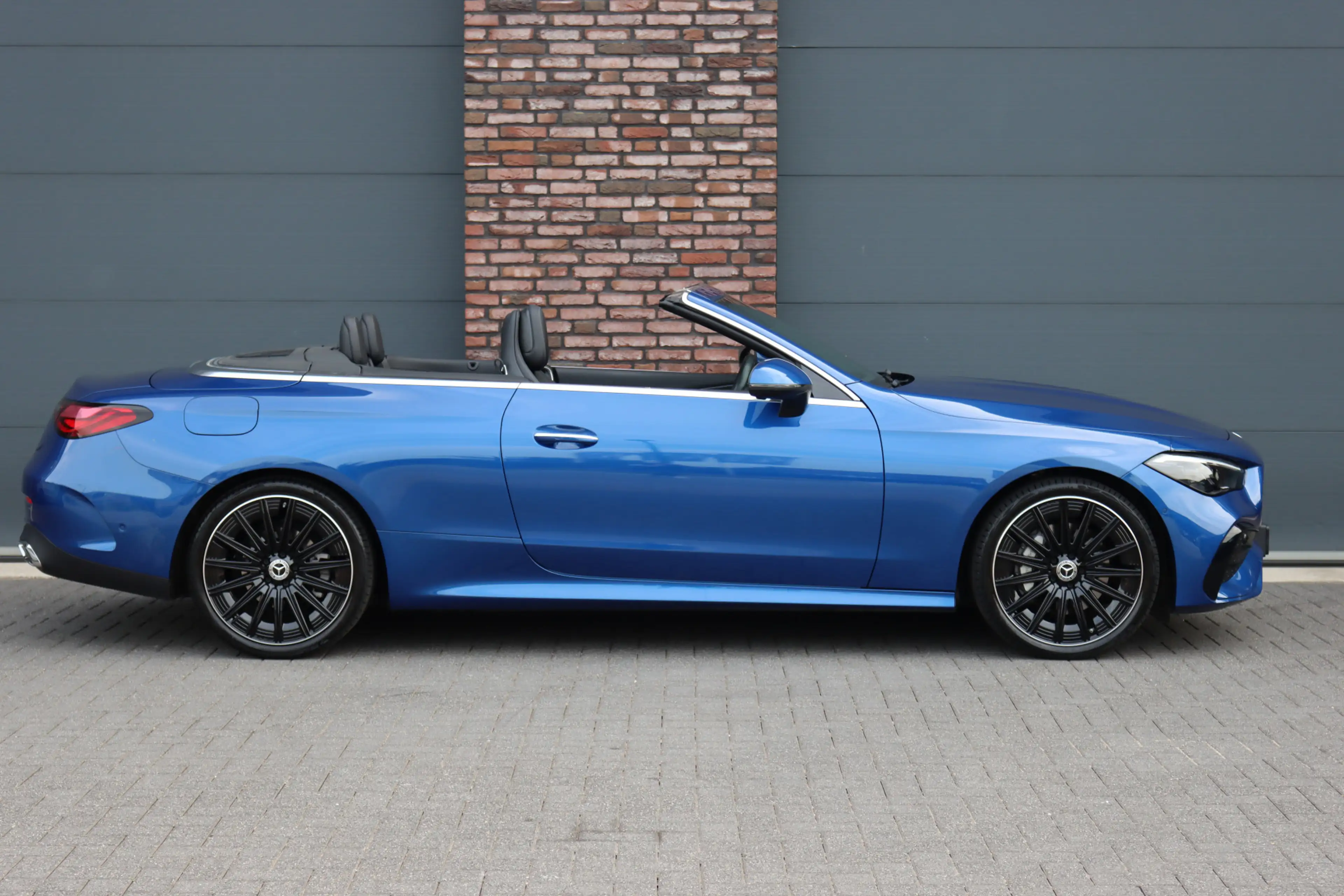 Mercedes-Benz CLE 200 Cabriolet AMG Line | Distronic | Airscarf | Memory — photo 13