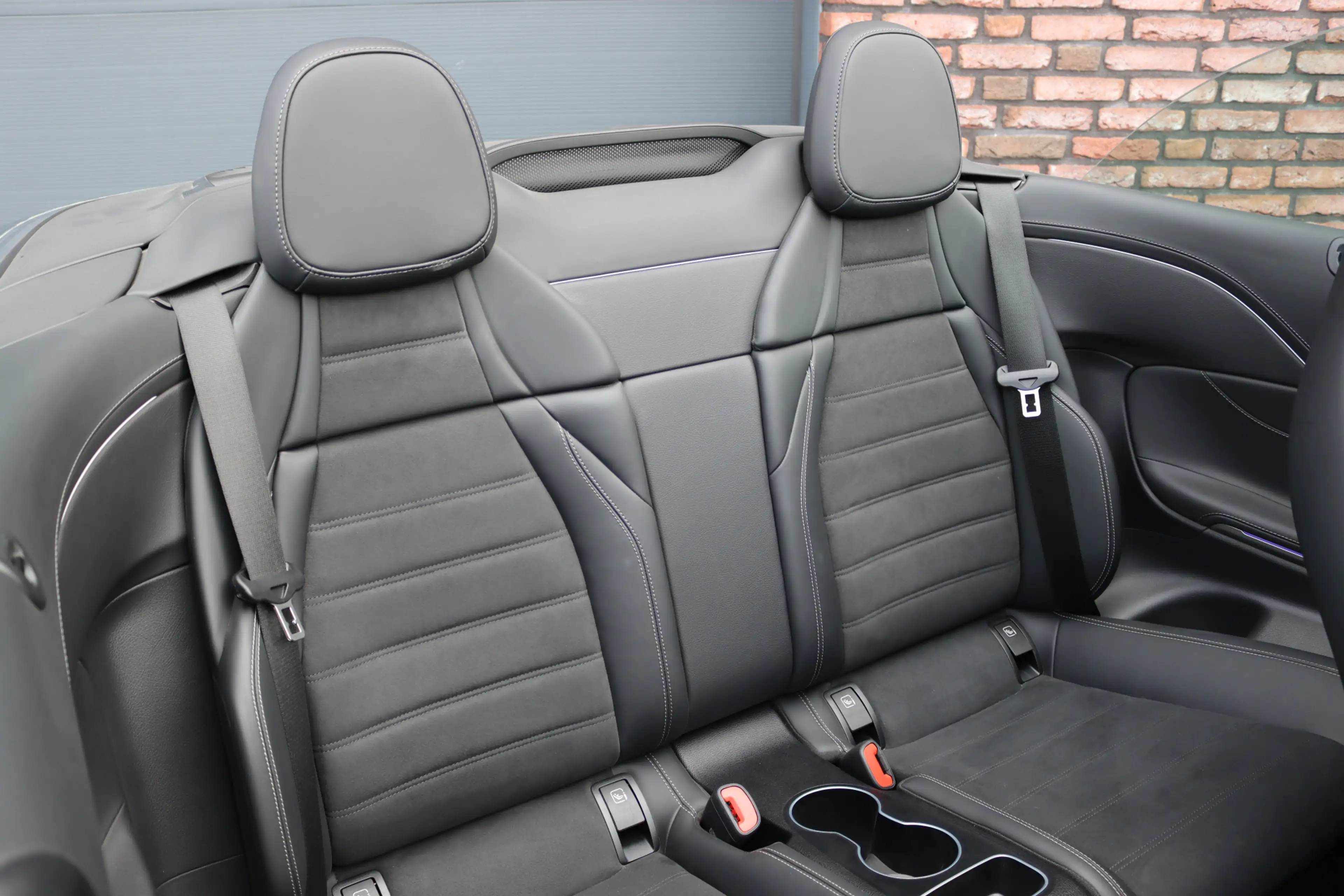 Mercedes-Benz CLE 200 Cabriolet AMG Line | Distronic | Airscarf | Memory — photo 28