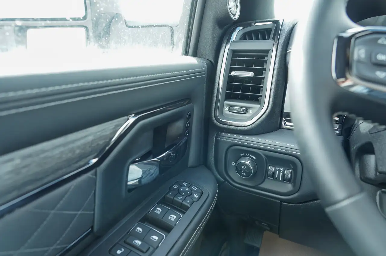 RAM 3500 снимка RAM 3500