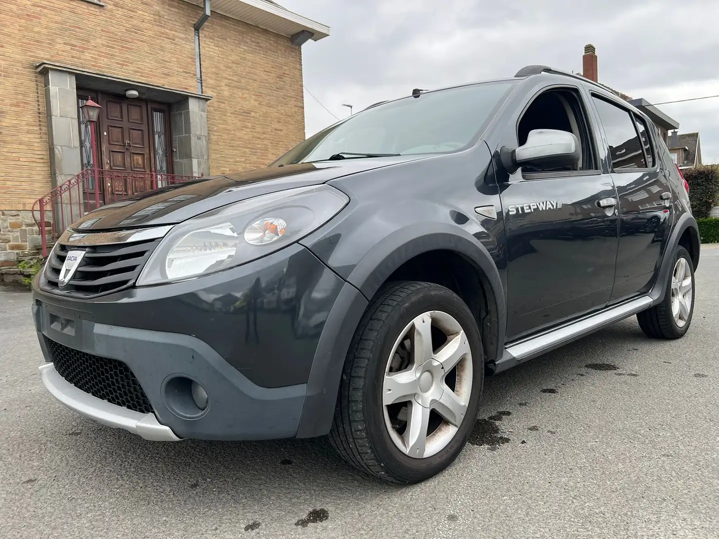 Dacia Sandero Sandero Stepway 1.6i Stepway Noir - 1