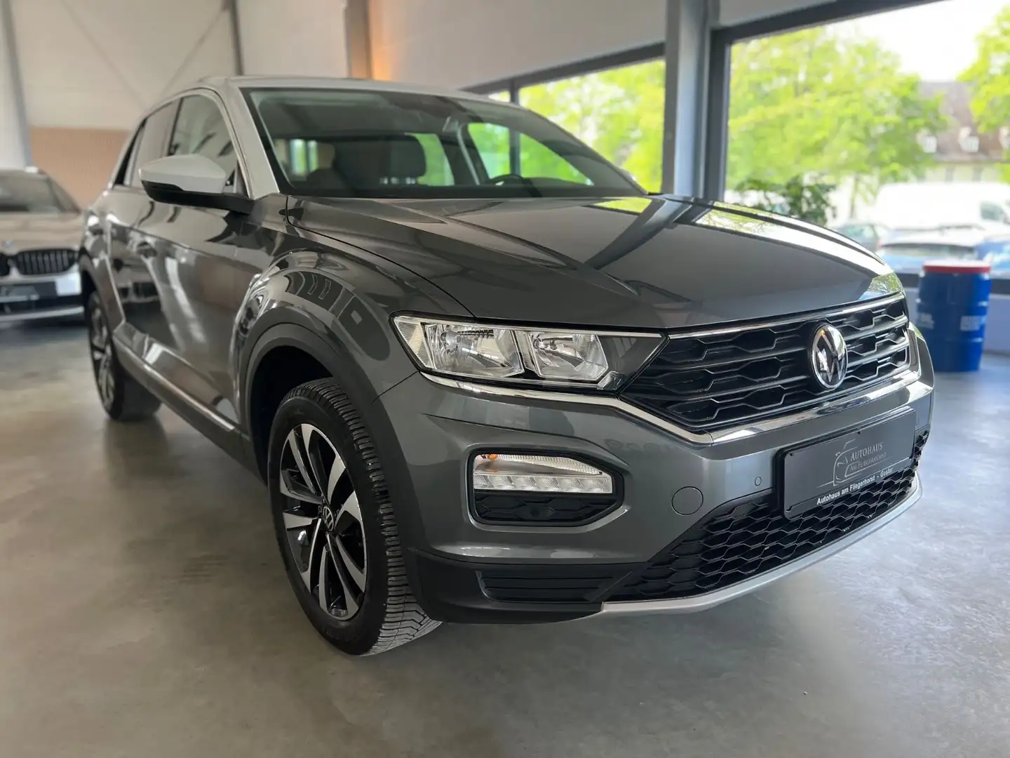 Volkswagen T-Roc 1.5 TSI DSG United PDC/Navi/SHZ/CarPlay Grau - 2