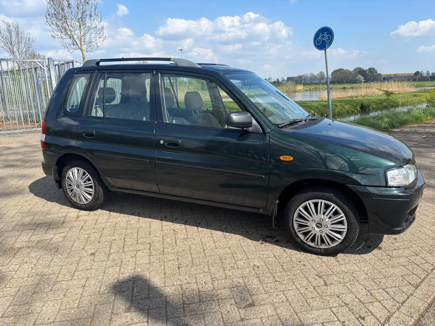 Mazda Demio 1.3 GLX Grün - 2