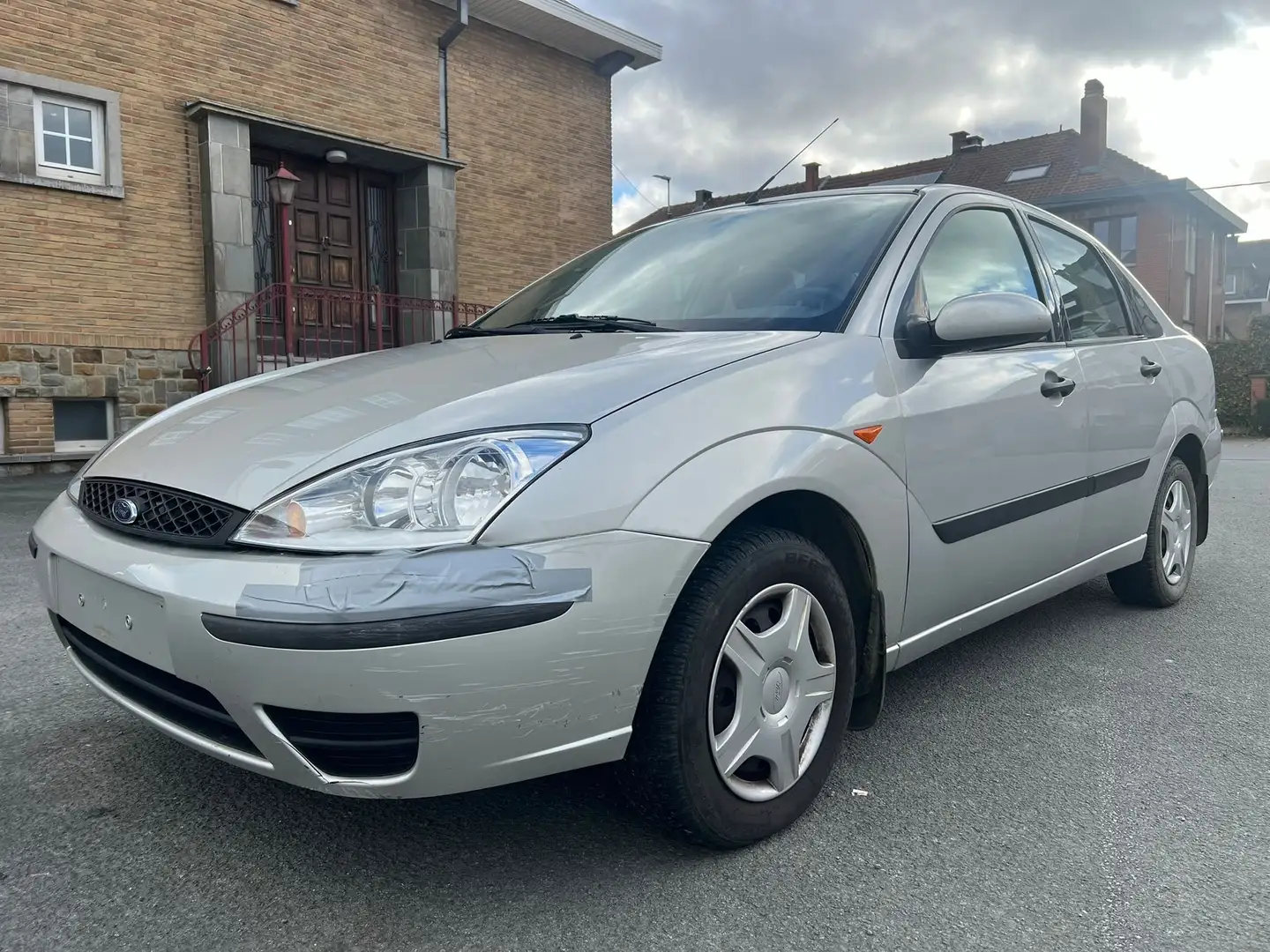 Ford Focus 1.6i SE 16v Ghia ChampionsLine Gris - 1