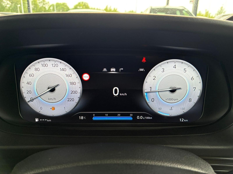 Hyundai i20 Pure 1.2 MPI / Navi PDC Hinten + Kamera Abgedun... — photo 11