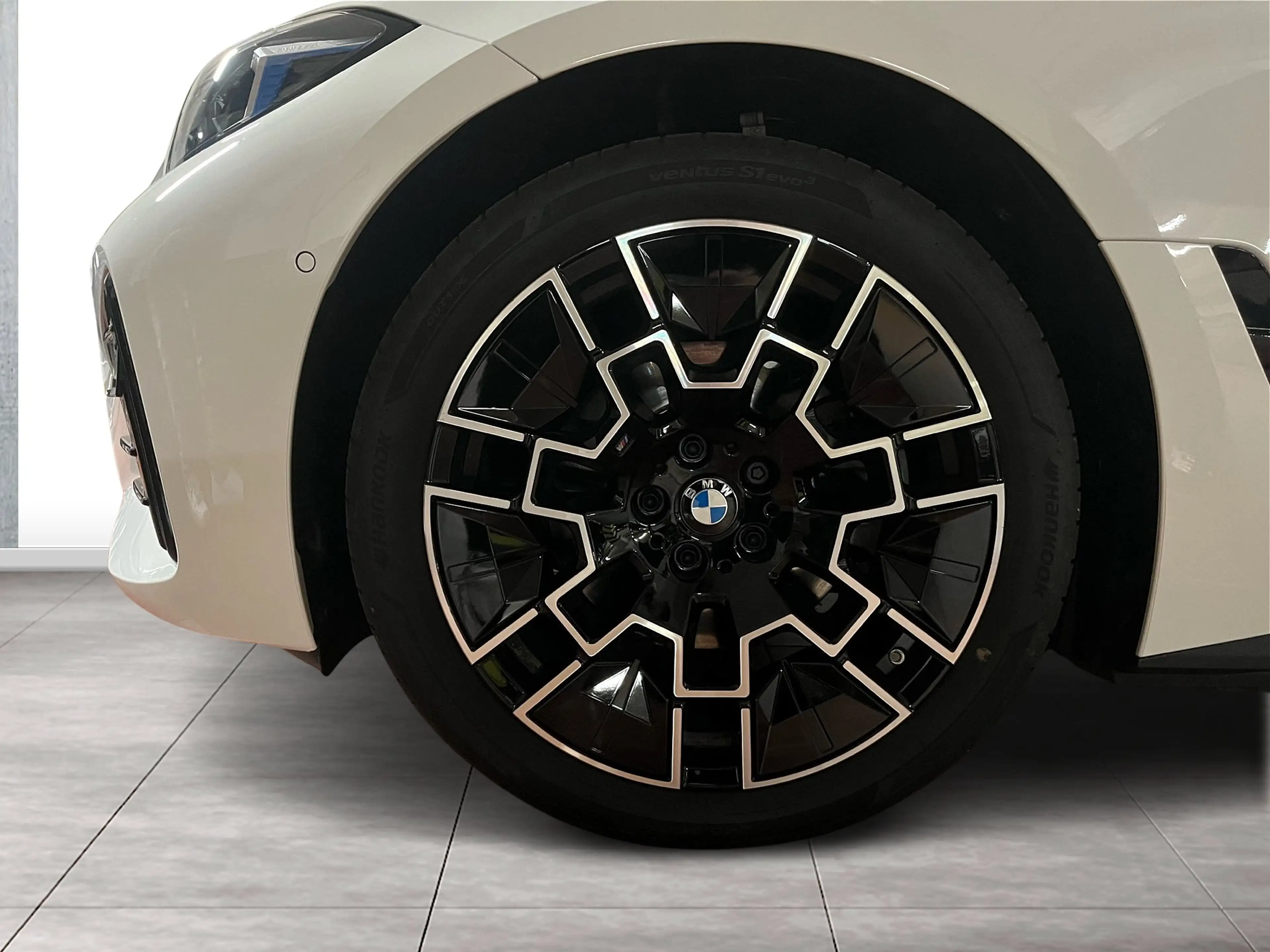 BMW i4 eDrive40 Gran Coupé M Sport Glasdach AHK ACC Innov — photo 6