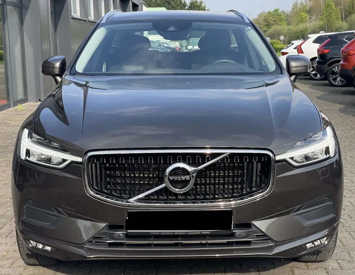 Volvo XC60 Momentum Gris - 1