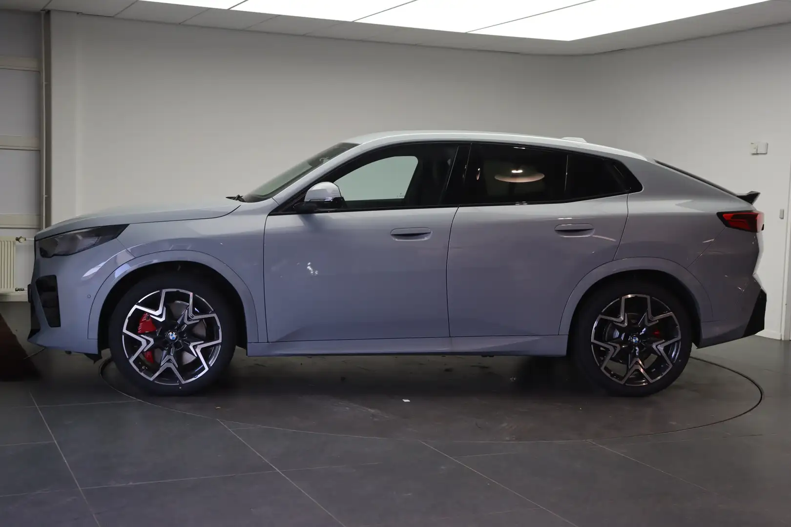 BMW X2 sDrive20i High Executive M Sport Automaat / Trekha Grijs - 2