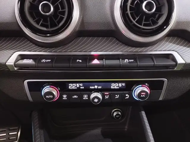 Audi Q2 view 15
