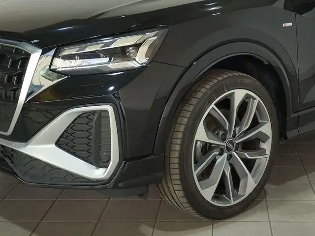 Audi Q2 view 6