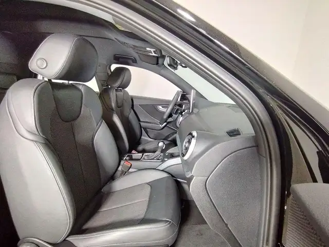 Audi Q2 view 8