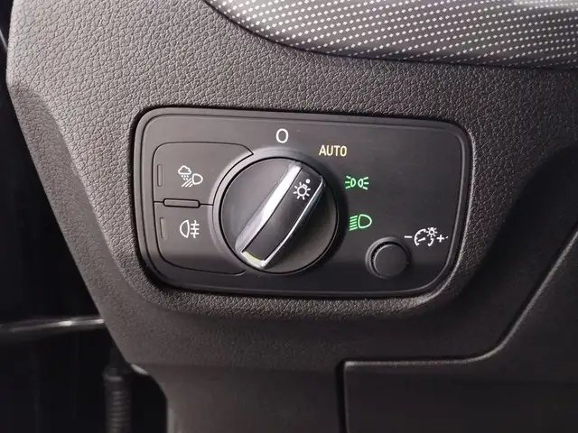 Audi Q2 view 12