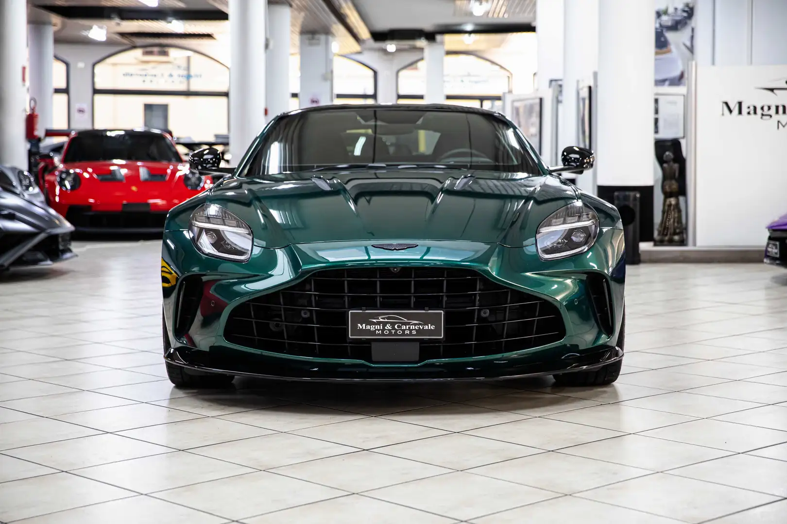 Aston Martin Vantage CARBON BRAKES|360°CAMERA|FULL SPECS Vert - 2