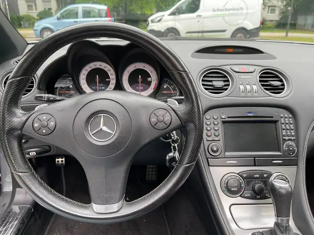 Mercedes-Benz SL view 13