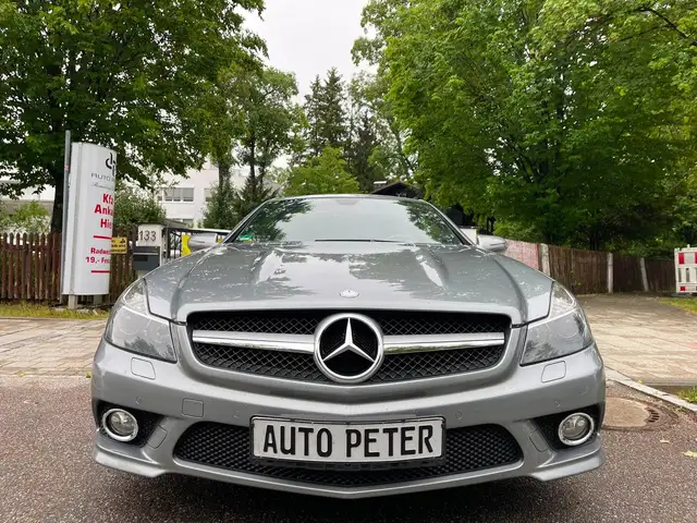 Mercedes-Benz SL view 10