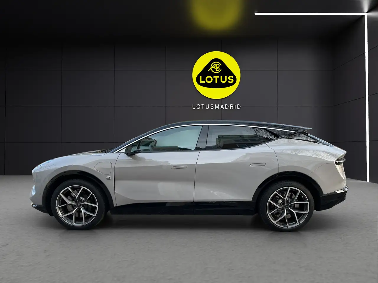 Lotus Eletre 2026