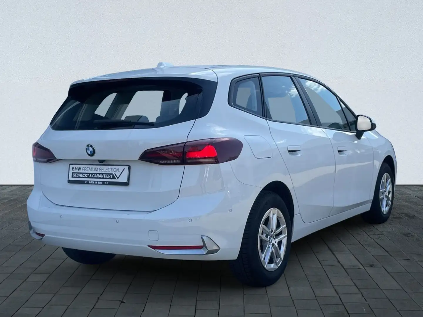 BMW 218 i Active Tourer AHK,Widscreen,Kamera,Tempomat Weiß - 2