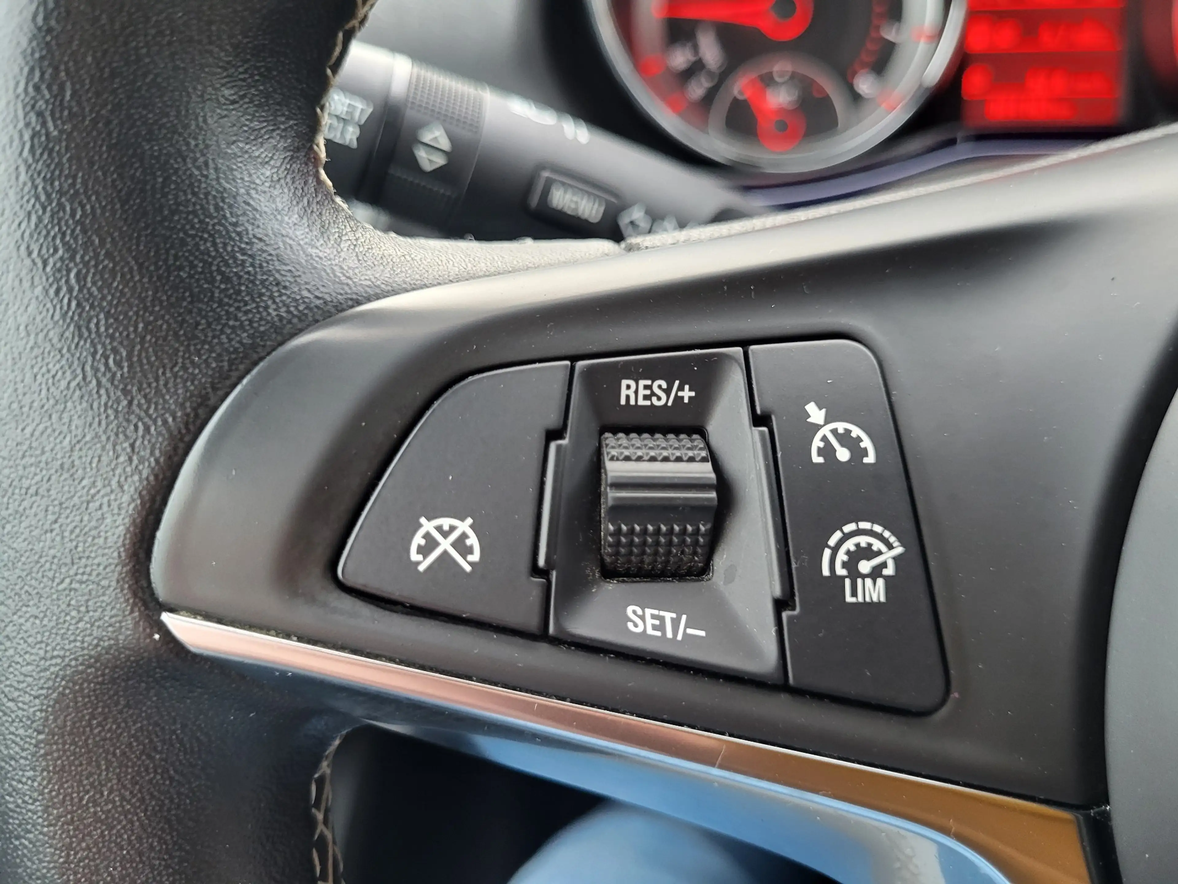 Opel Adam Adam 1.2i Glam — photo 12