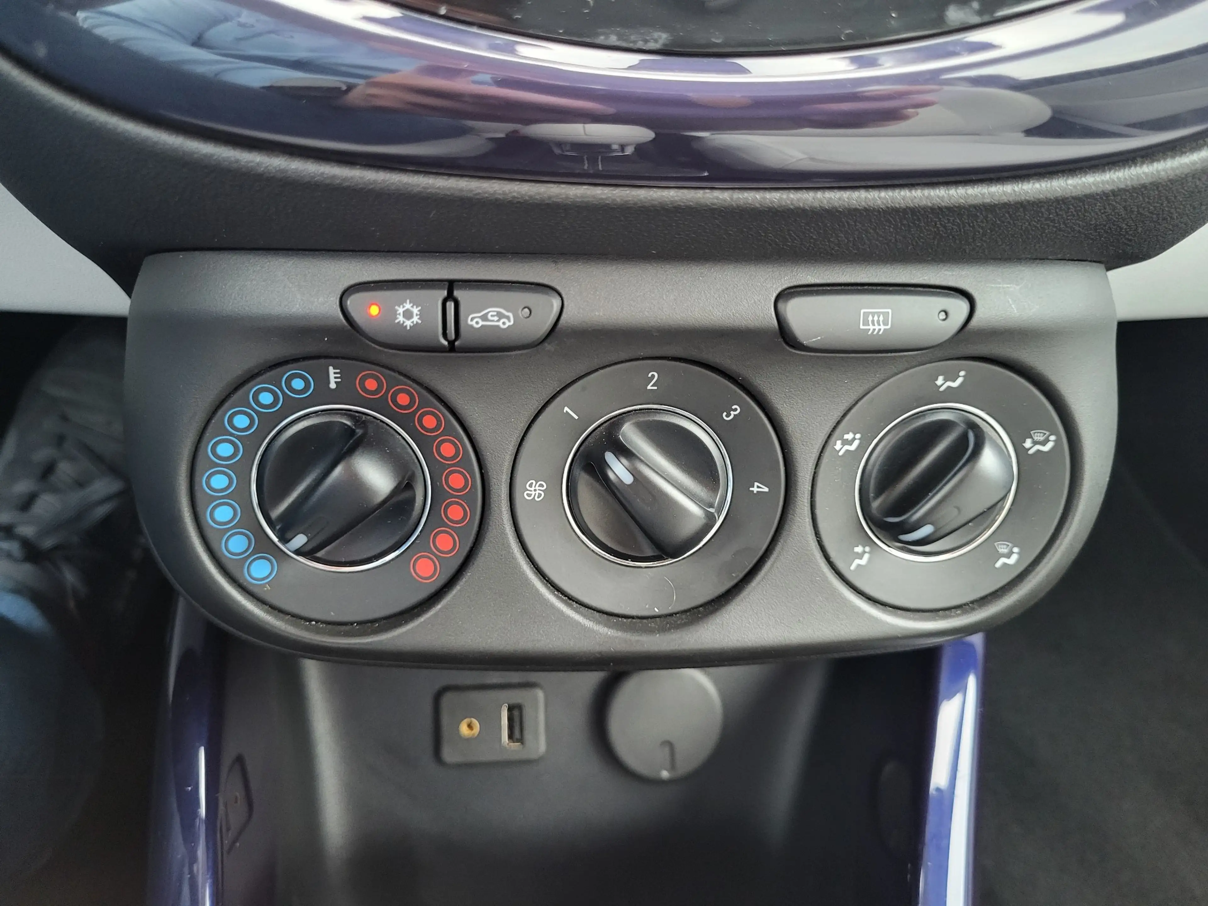 Opel Adam Adam 1.2i Glam — photo 9