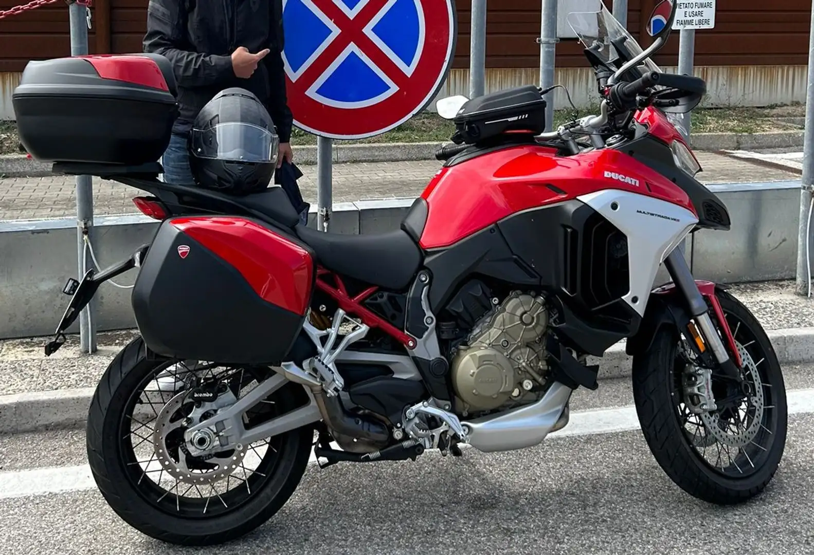 Ducati Multistrada V4 S Rosso - 1