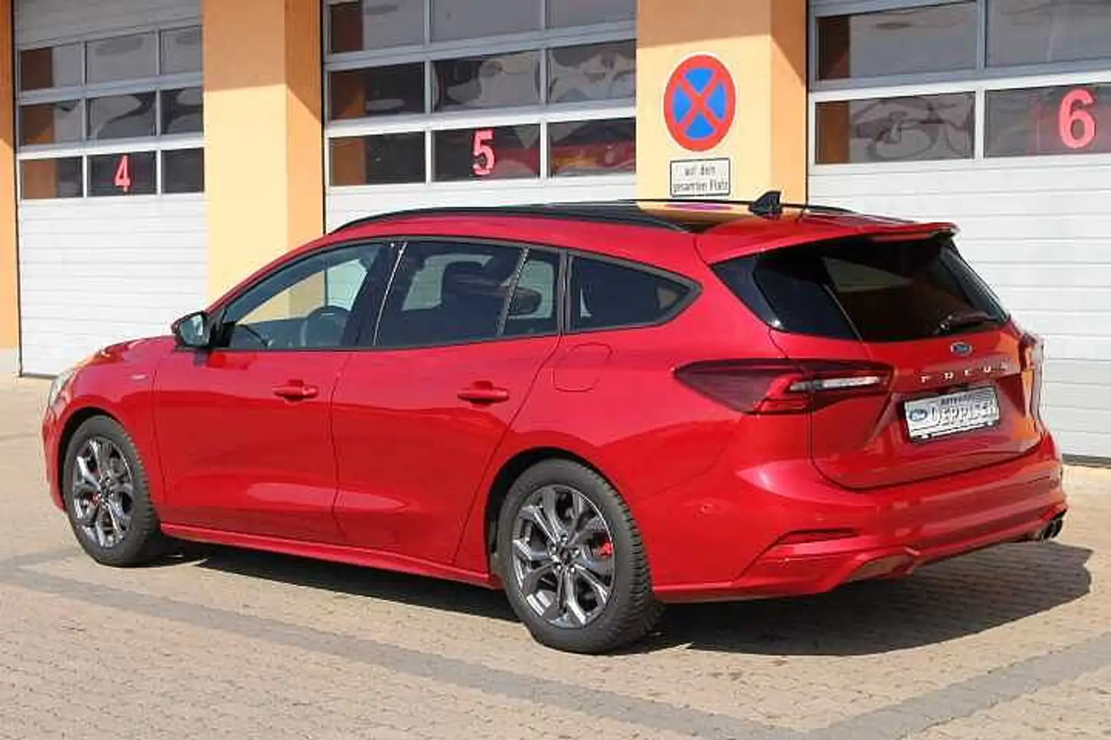 Ford Focus Turnier ST-LINE X 125 PS  SYNC4 Rot - 2