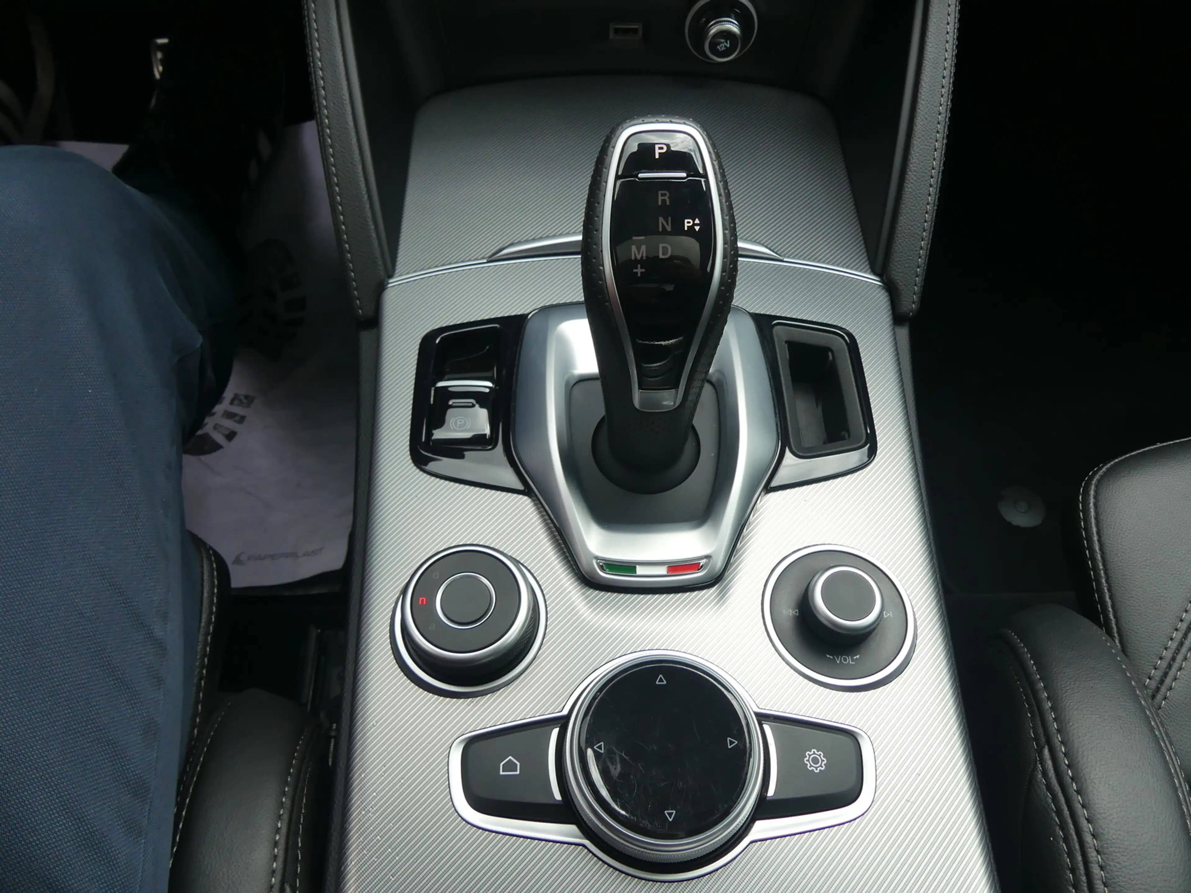 Alfa Romeo Stelvio 2.0 Turbo Veloce Q4 PANO/21ZOLL/KAM/ACC — photo 9