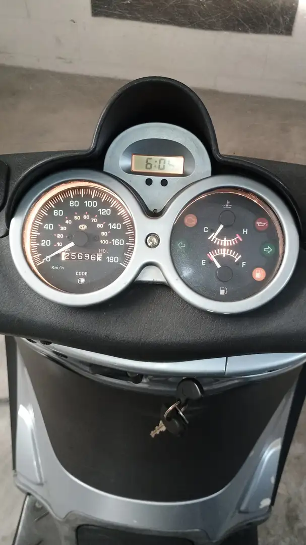 Piaggio Beverly 250 Gris - 2
