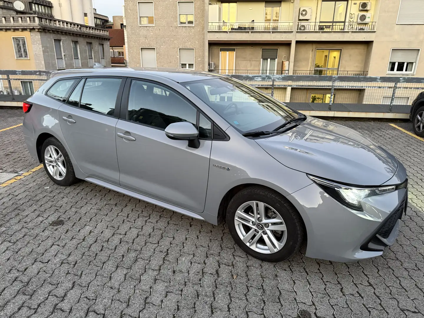 Toyota Corolla 1.8 Touring Sports SW Hybrid IBRIDA Business Grigio - 1