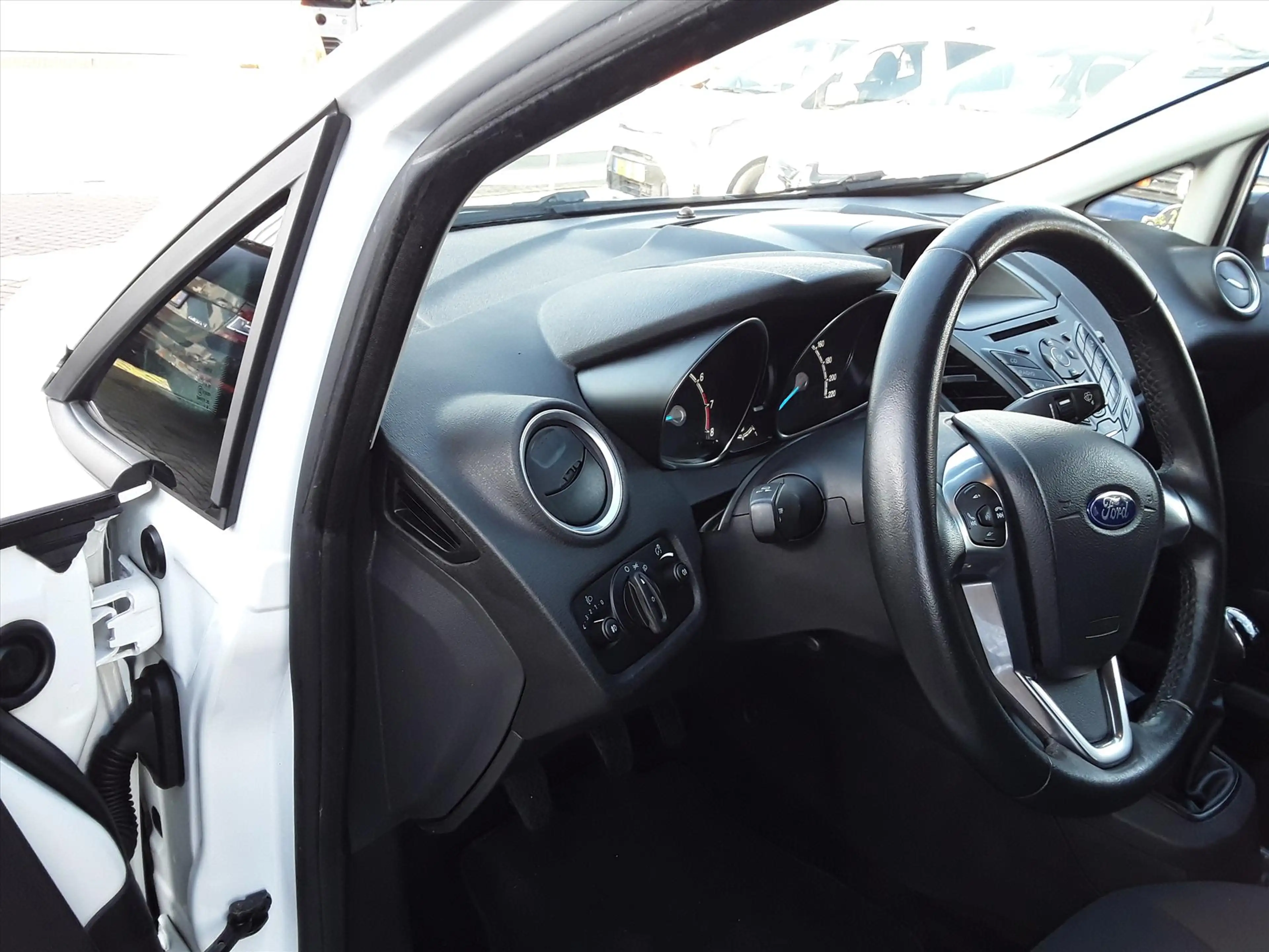 Ford Fiesta 1.0 80PK 5D S/S Titanium — photo 17