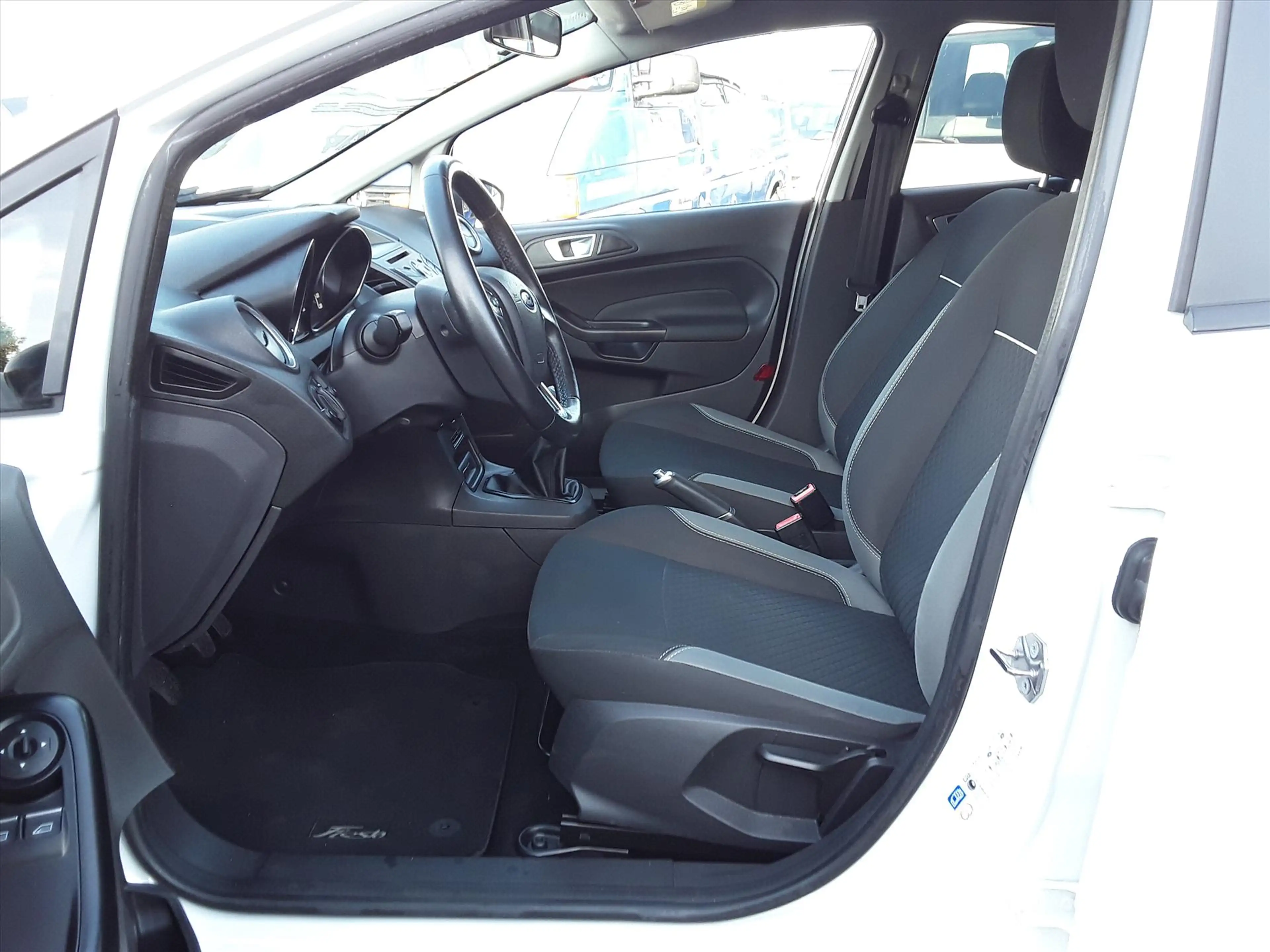Ford Fiesta 1.0 80PK 5D S/S Titanium — photo 15