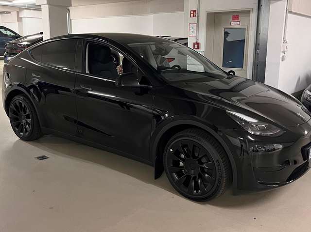 Imagine Tesla Model Y Standard Range RWD