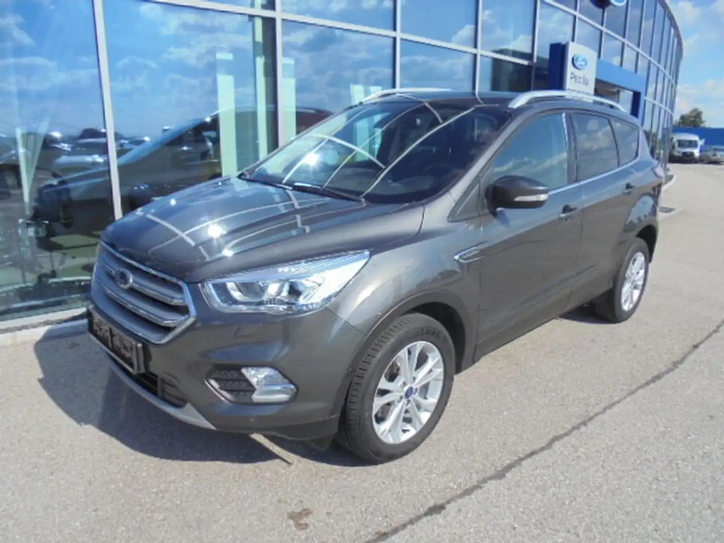 Ford Kuga Titanium 1,5L 120PS Benzin Grau - 1
