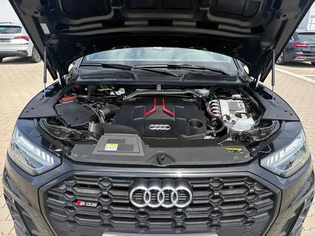 Audi SQ5 view 12