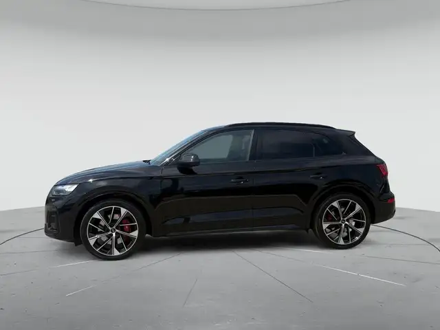 Audi SQ5 view 3
