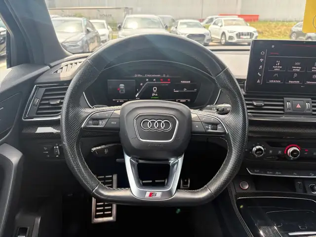 Audi SQ5 view 13