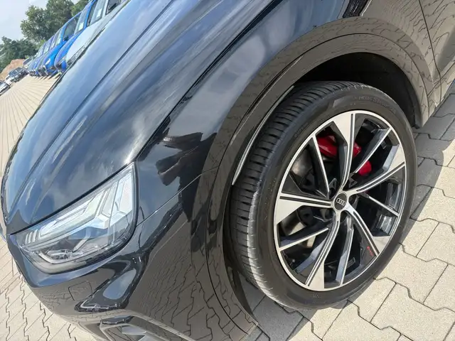 Audi SQ5 view 7