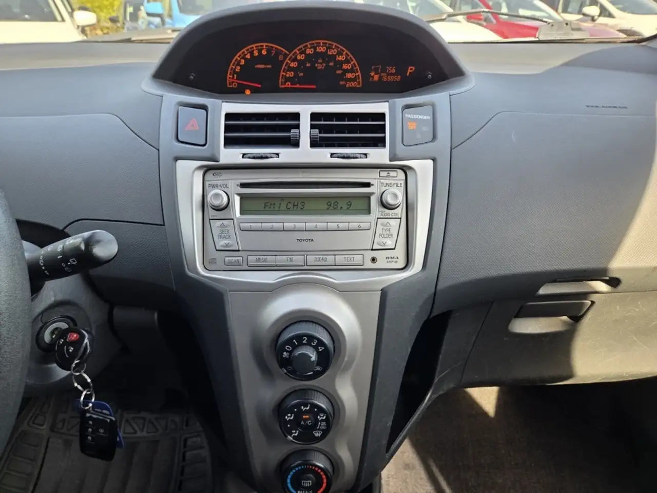 Toyota Yaris снимка Toyota Yaris