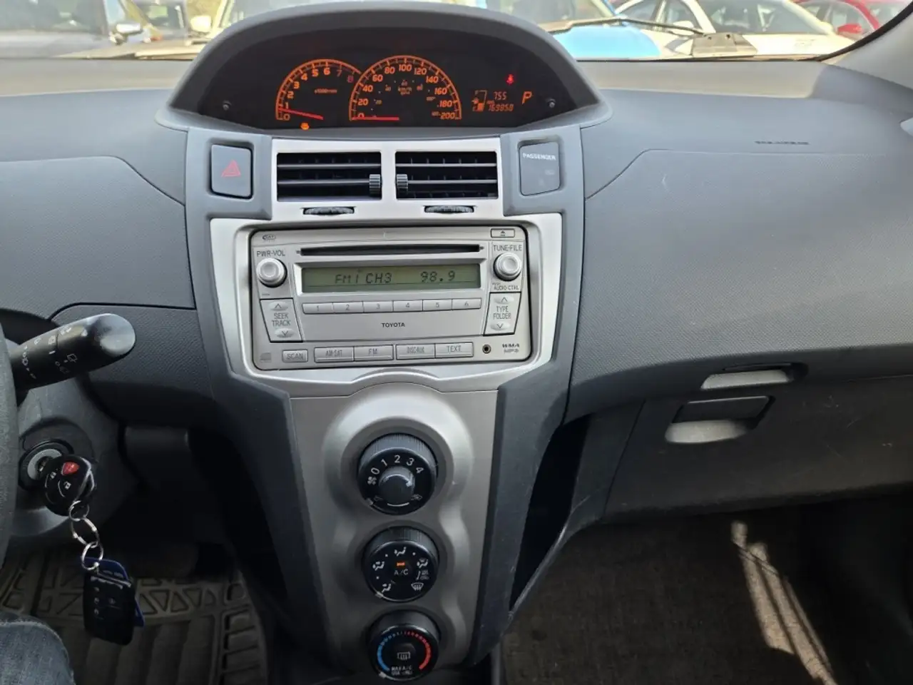 Toyota Yaris снимка Toyota Yaris