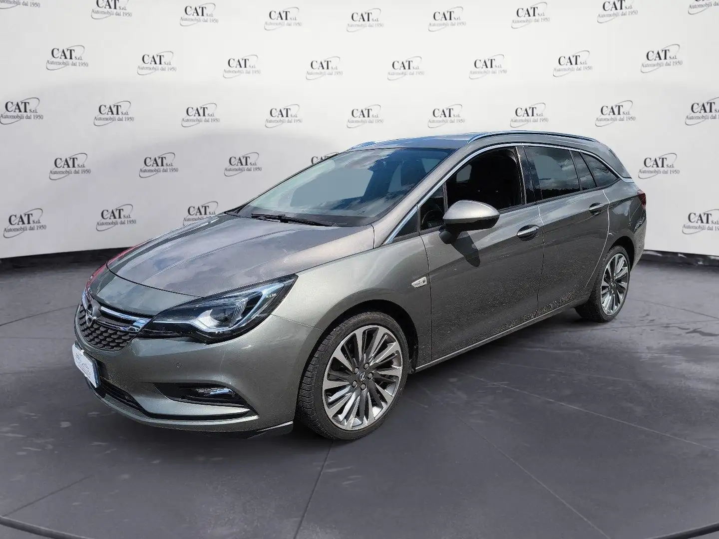 Opel Astra 1.6 CDTi 110CV Sports Tourer Innovation Gris - 1