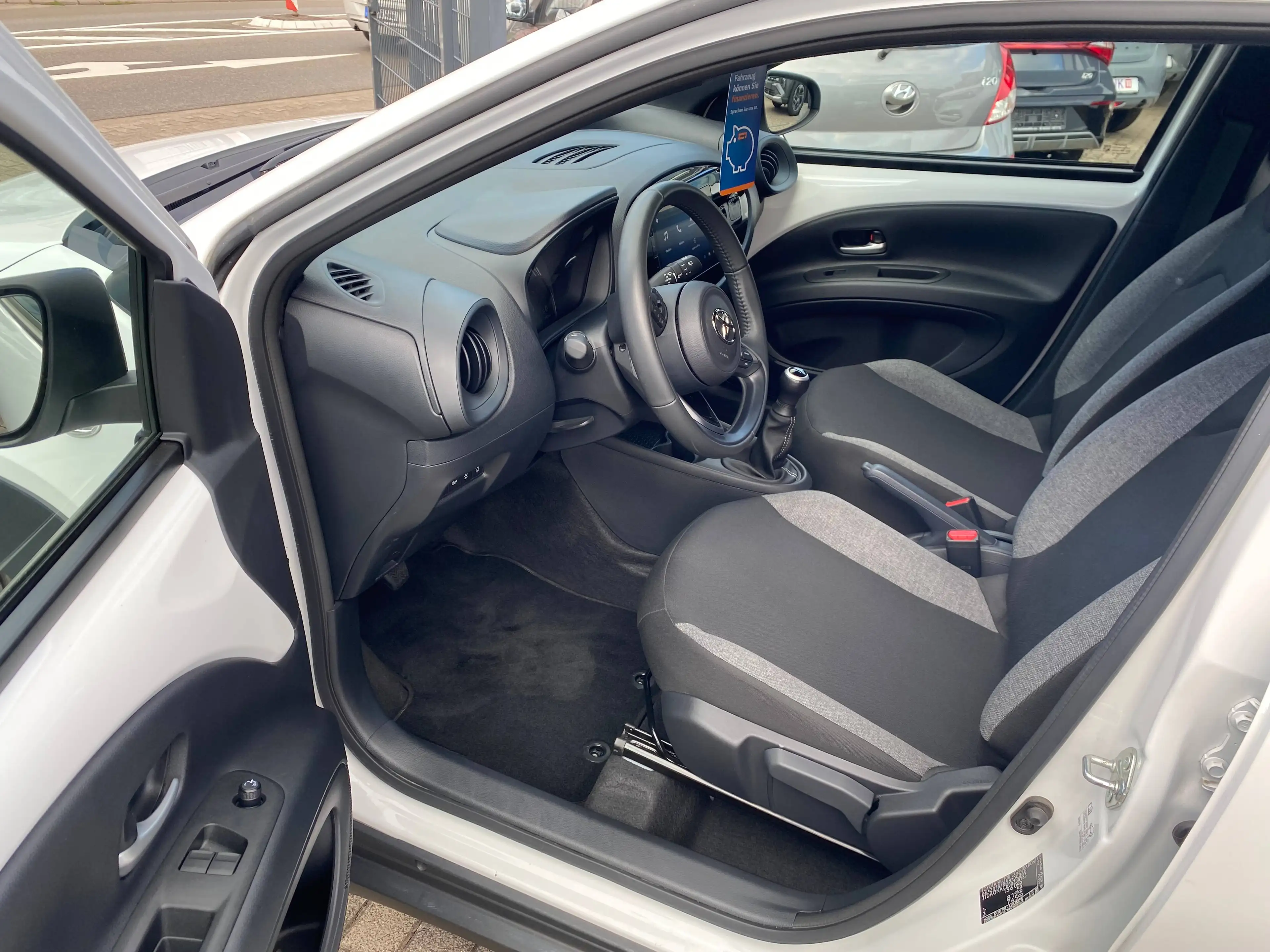 Toyota Aygo 17"ALU APPLE CARPLAY & ANDROID AUTO *KLIMAAUTOMATIK LED Scheinwerfer RÜCKFAHRKAMERA SITZHEIZUNG vorne — photo 9